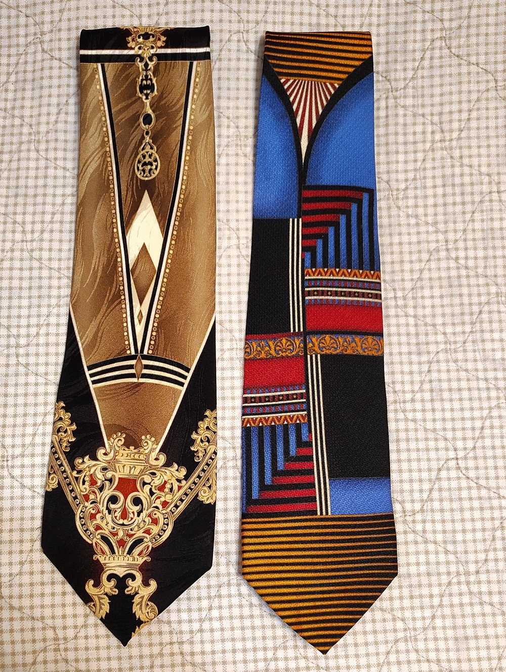 Classic Men's Gold and Black Patterned Tie - Unbranded